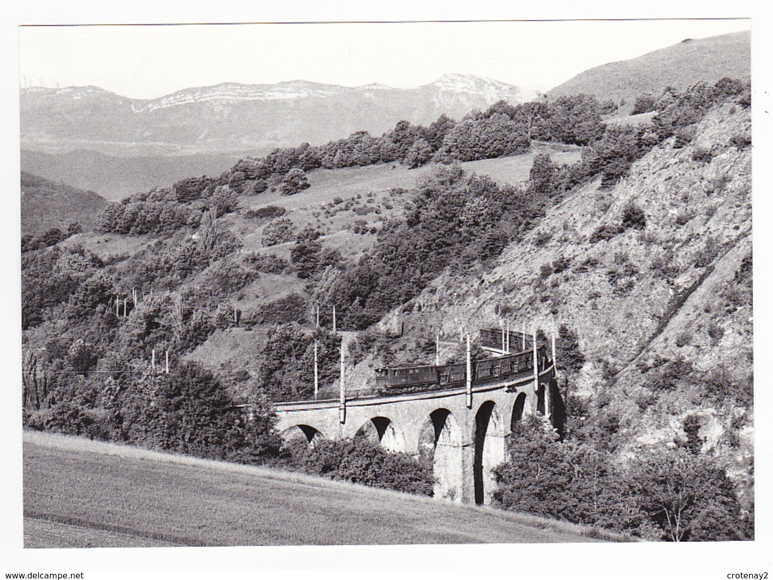 CPM VOIR DOS 38 Vaulx Vers Bourgoin Train De Marchandises Locomotive électrique Montant Sur Le Viaduc En 1987 - Autres & Non Classés