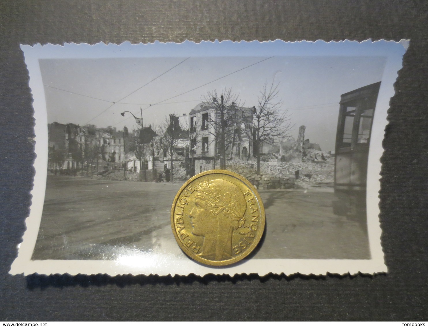 Le Havre - Photo Originale - Rue Thiers Au Carrefour Avec Le Bld De Strasbourg   - Bombardement 5 Septembre 1944 - TBE - - Places