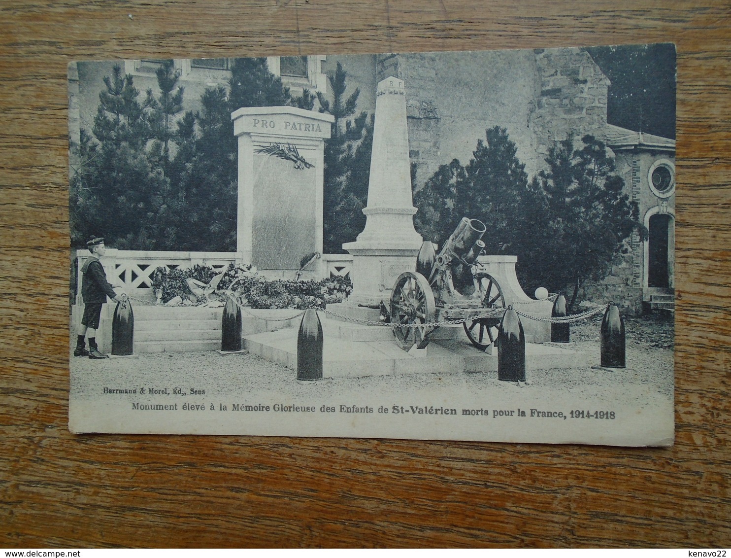 Saint-valérien , Monument élevé à La Mémoire Glorieuse Des Enfants De St-valérien Morts Pour La France , 1914-1918 - Saint Valerien