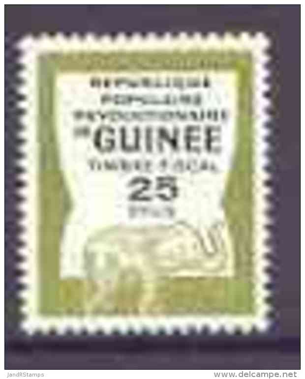 33887 Guinea - Conakry 1982 Elephant 25s (animals Revenues) U/m - Guinea (1958-...)