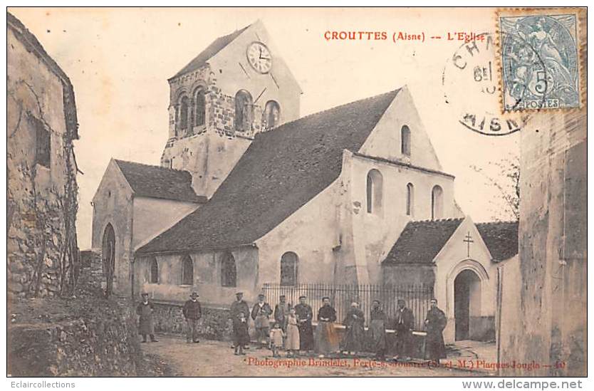 Crouttes    02     L'Eglise     (voir Scan) - Andere & Zonder Classificatie