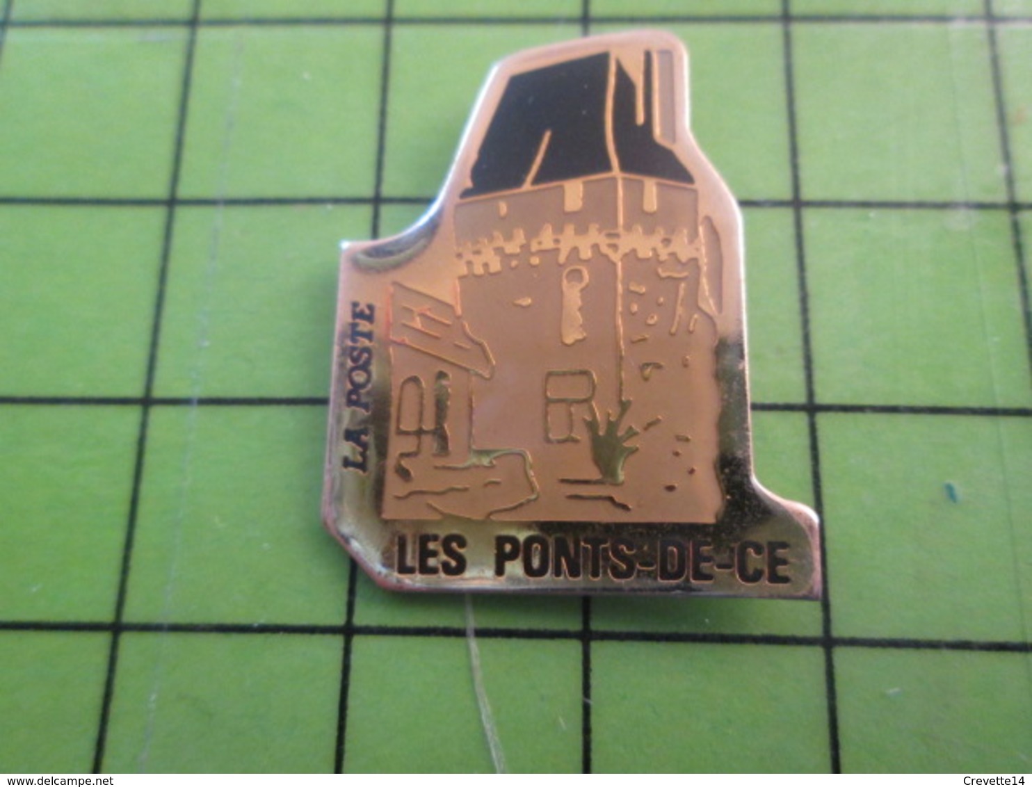 1018A Pin's Pins / Rare Et De Belle Qualité / THEME POSTE /  LA POSTE CHATEAU DU RECEVEUR ? LES PONTS-DE-CE - Postes