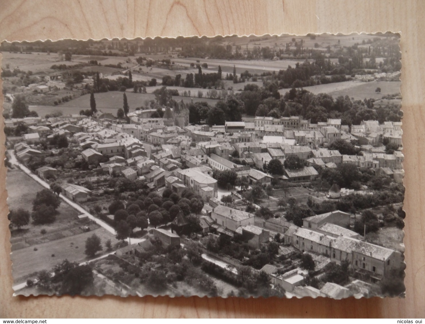 JONZAC  VUE AERIENNE  TIMBRE DECOLLE - Jonzac