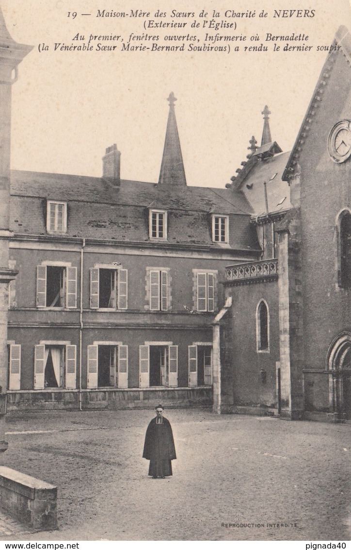 Cp , 58 , NEVERS , Maison-Mère Des Sœurs De La Charité (Extérieur De L'Église) - Nevers