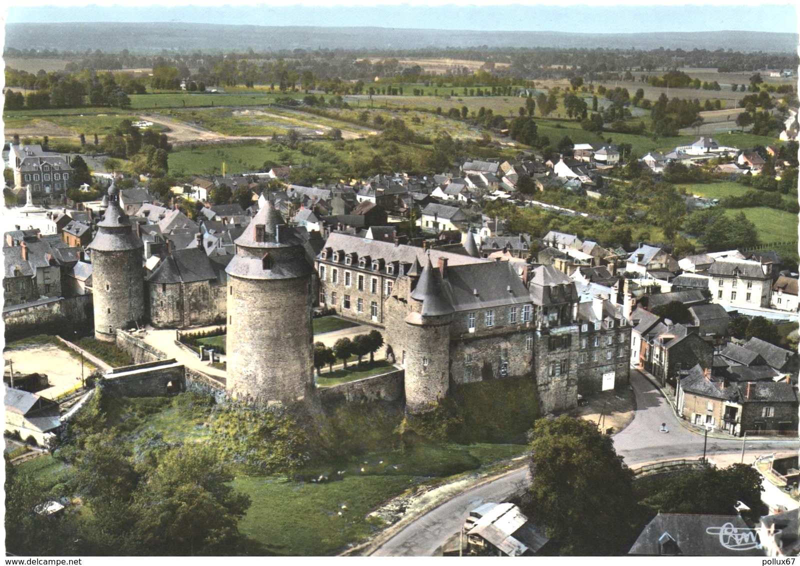 CPSM DE CHÂTEAUGIRON  (ILLE ET VILAINE)  LE CHÂTEAU - VUE AERIENNE - Châteaugiron