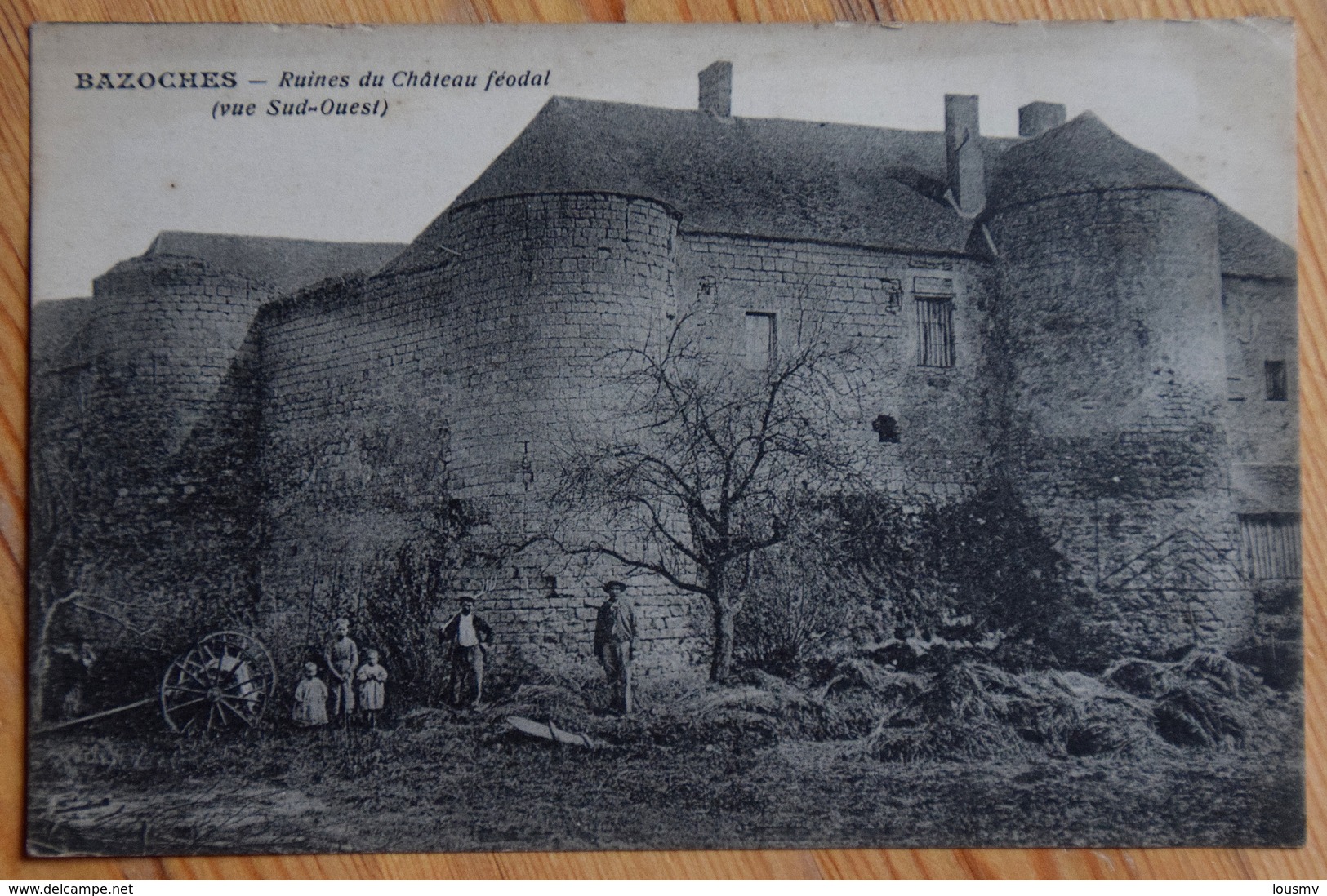 02 : Bazoches - Ruines Du Château Féodal (vue Sud-ouest) - Animée : Petite Animation - (n°13061) - Autres & Non Classés