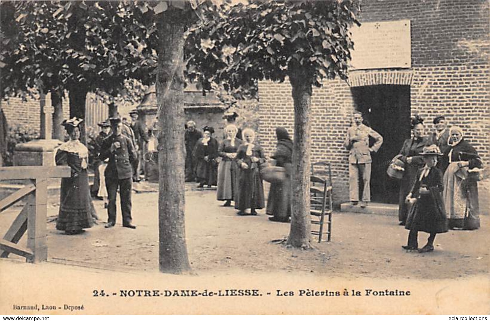 Notre Dame De Liesse      02     Pélerinage .  Les Pèlerins  A La Fontaine   (voir Scan - Sonstige & Ohne Zuordnung