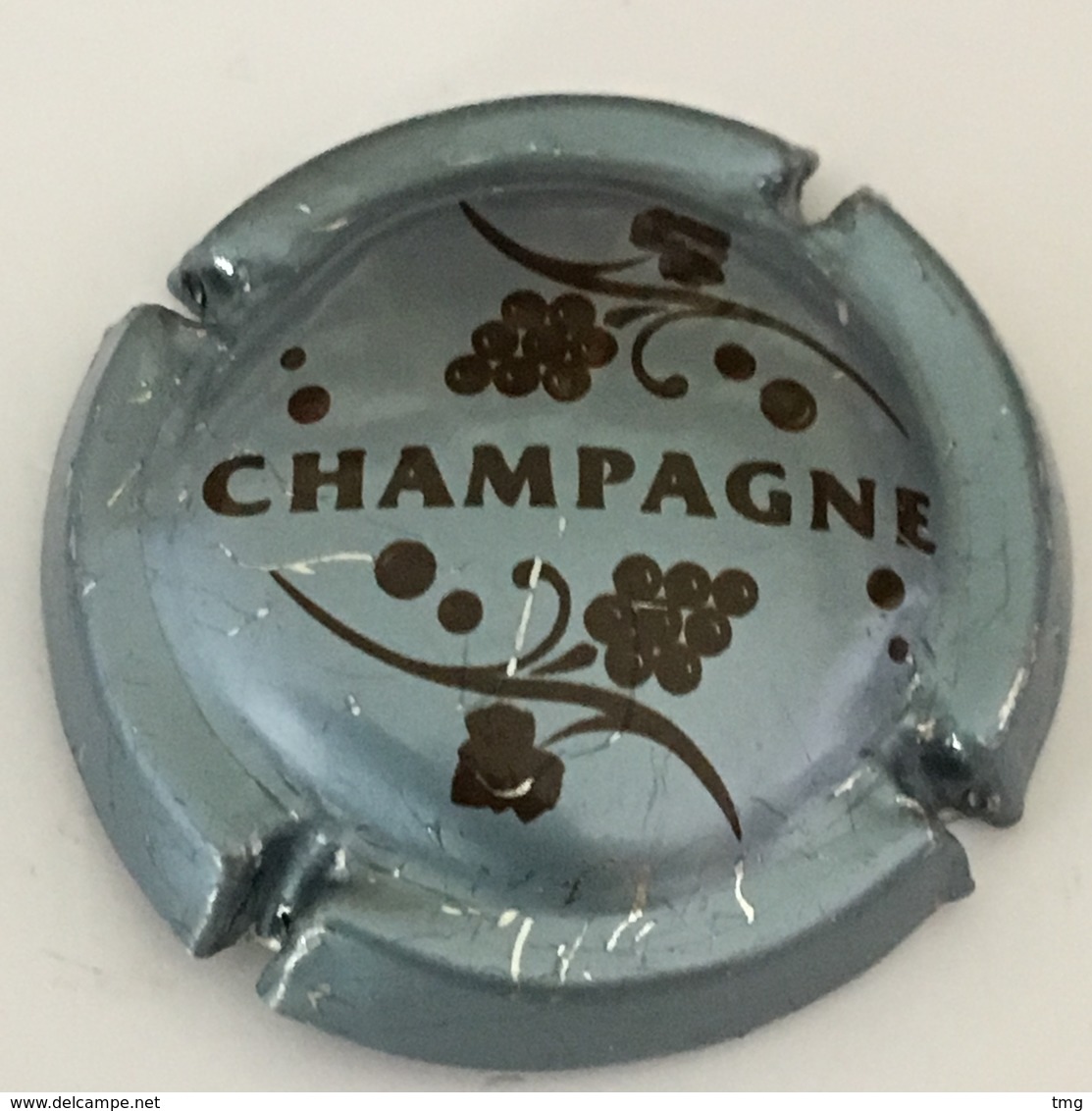 166 - Capsule De Champagne - Générique 766 -champagne Et Grappe  Argent Bleuté Et Brun Foncé - Autres & Non Classés