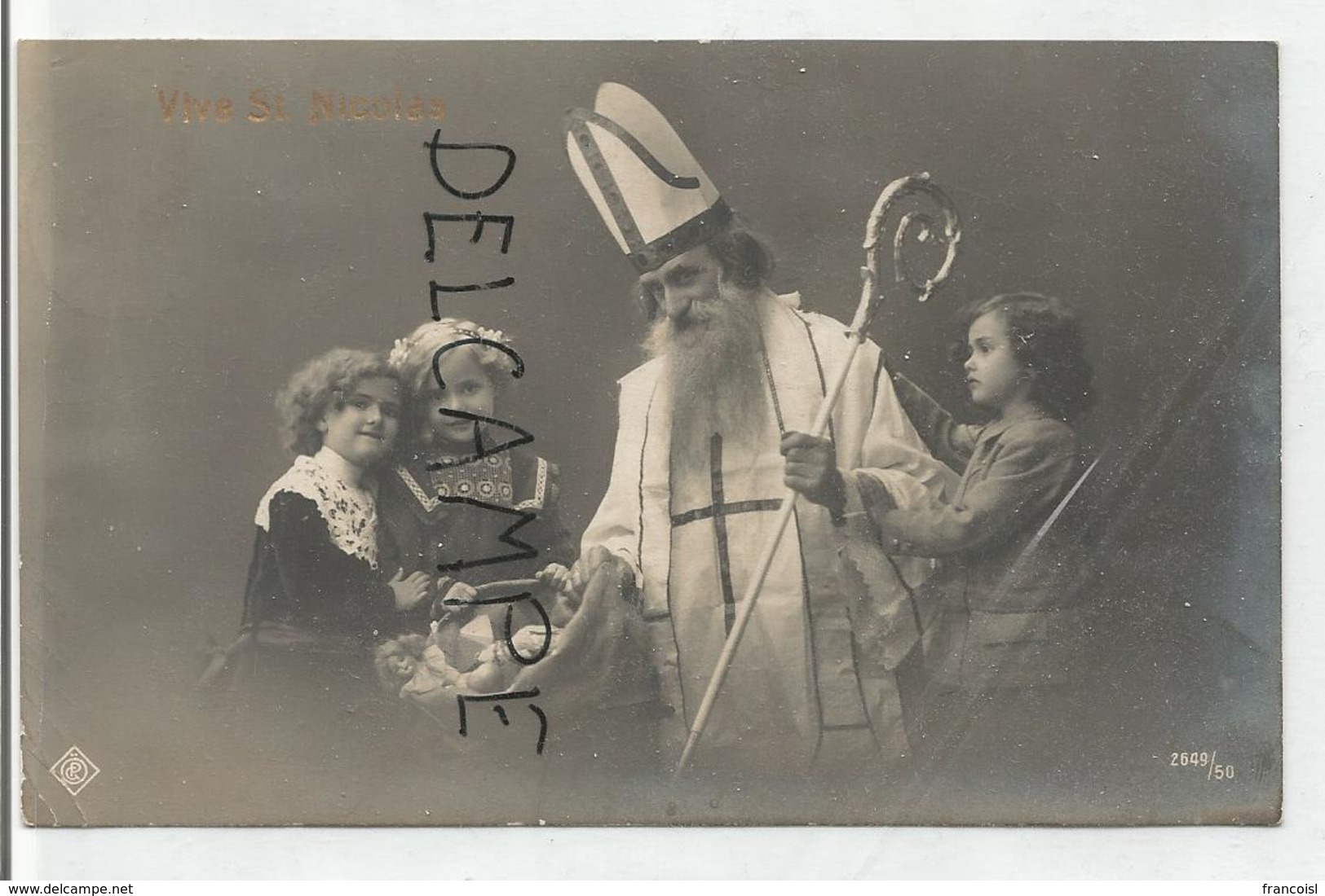 Saint Nicolas Avec Mitre Et Crosse, Petites Filles, Jouets. Photo - Saint-Nicolas