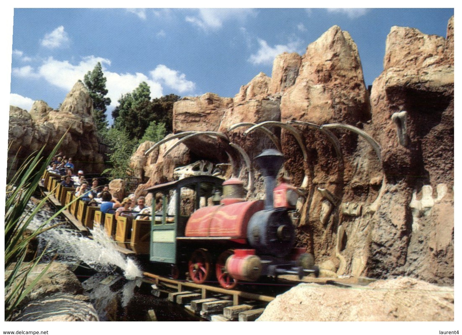 (10) USA - Disneyland - Rip Roarin Fun - Disneyland