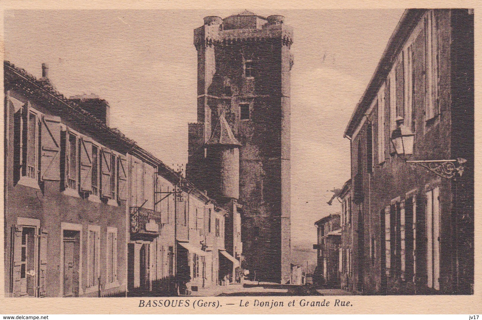 Cpa BASSOUES (32) - Donjon Et Grande Rue - Other & Unclassified