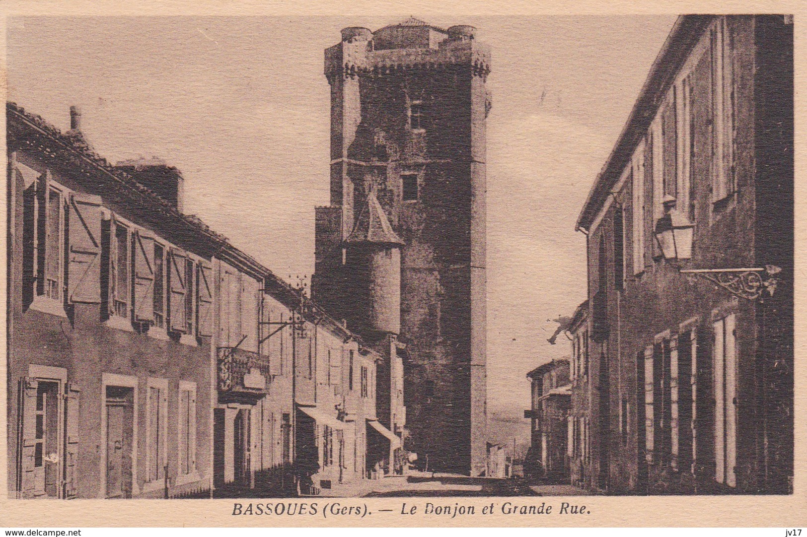 Cpa BASSOUES (32) - Donjon Et Grande Rue - Autres & Non Classés