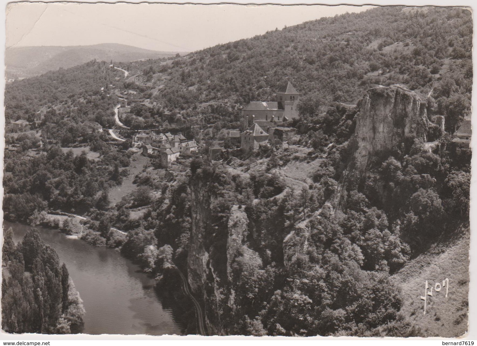 46  Saint Cirq Lapopie  Vu De La Route Touristique - Saint-Cirq-Lapopie