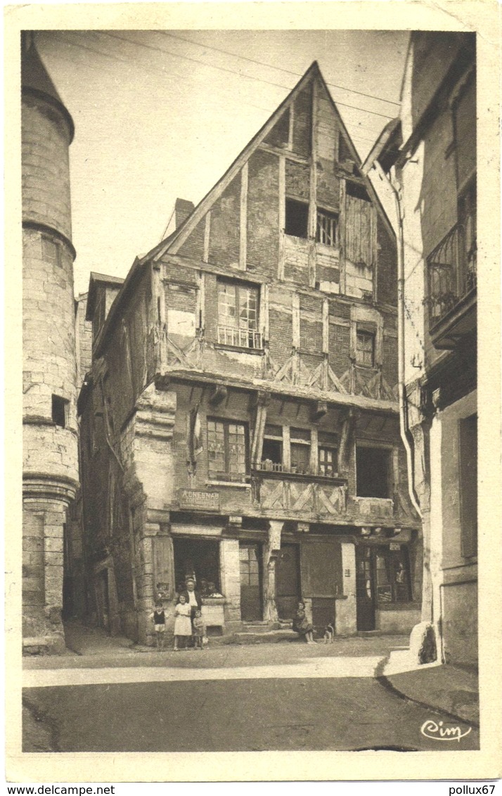 CPSM DE CHINON  (INDRE ET LOIRE)  VIEILLE MAISON DU XVe SIECLE - Chinon