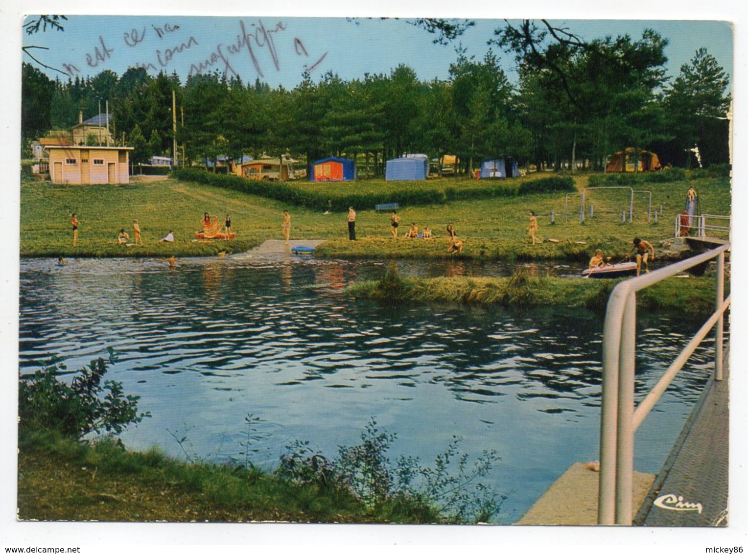 BUGEAT ---Le Camping Et La Plage Sur Les Bords De La Vézère ( Animée ) - Other & Unclassified