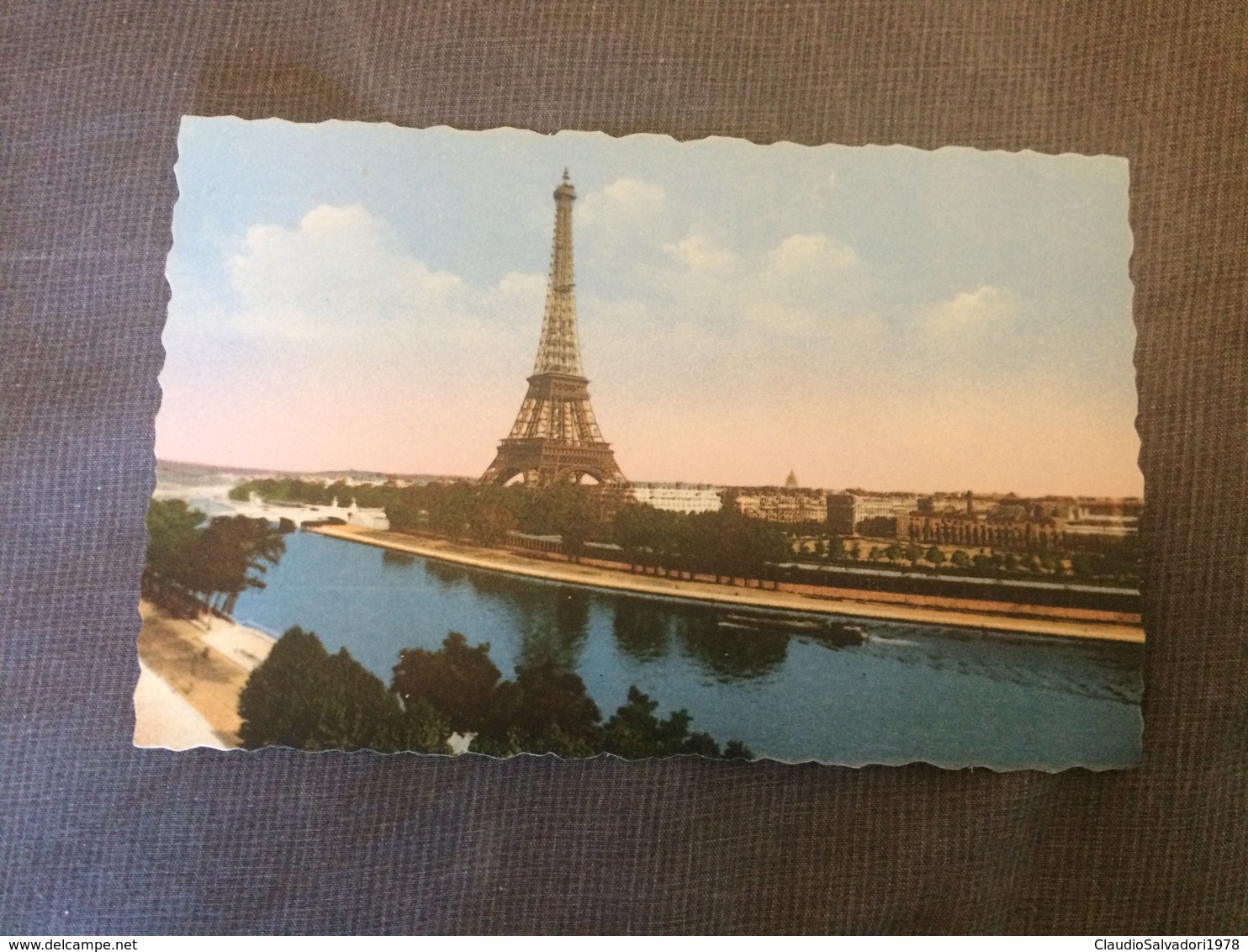 Cartolina Souvenir Del Là Tour Eiffel 1954 E Rinnovo Filo E Affrancatura Rossa - Tour Eiffel