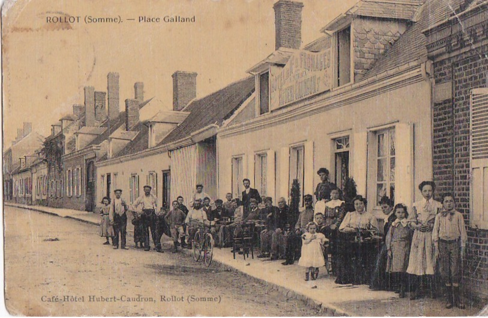 80 ROLLOT CPA Toilée Terrasse Animée Du CAFE HOTEL HUBERT CAUDON Editeur Place GALLAND Oblitération 1909 - Other & Unclassified