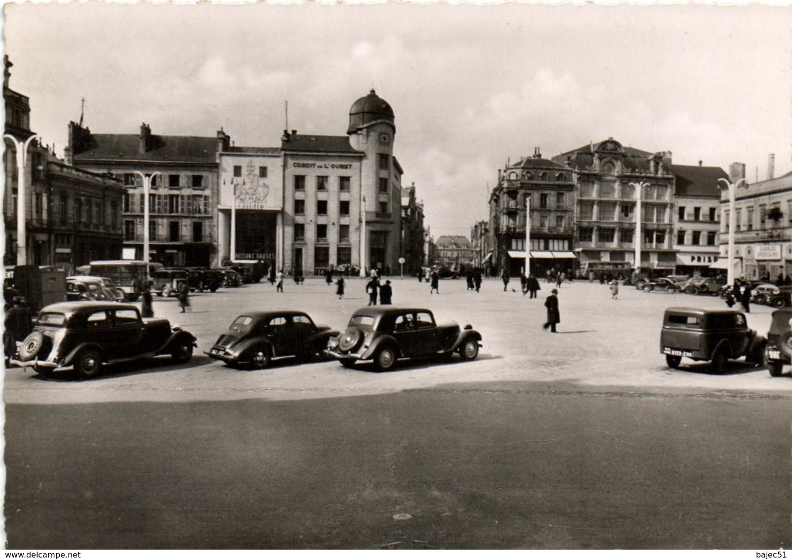 1 Cpsm Poitiers - La Place Du Génral Leclerc "voiture" - Poitiers