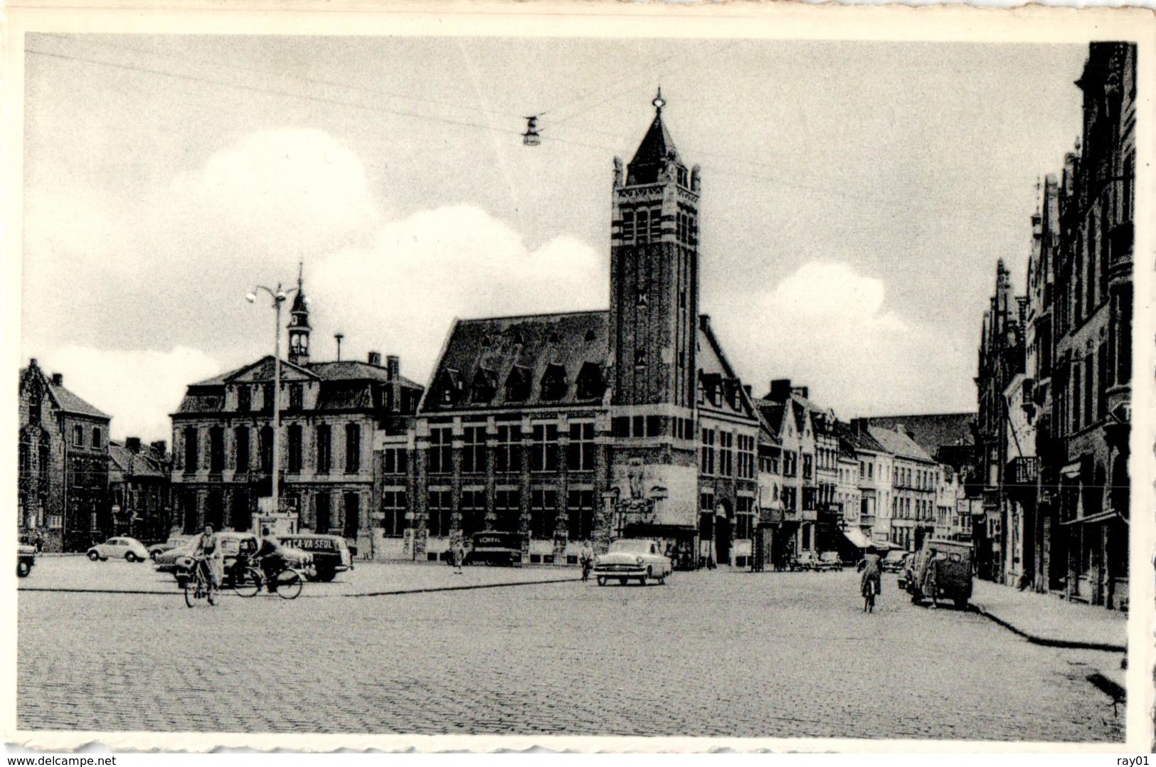 BELGIQUE - FLANDRE OCCIDENTALE - ROESELARE - ROULERS - Stadhuis En Grote Markt - Hôtel De Ville Et Grand' Place. - Roeselare