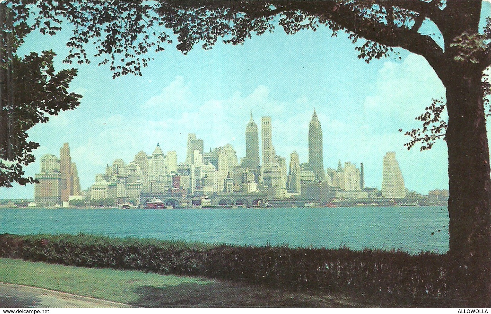 988 "LOWER MANHATTAN FROM GOVERNOR'S ISLAND -NEW YORK CITY  " CARTOLINA POSTALE ORIG.  NON SPED. - Tarjetas Panorámicas