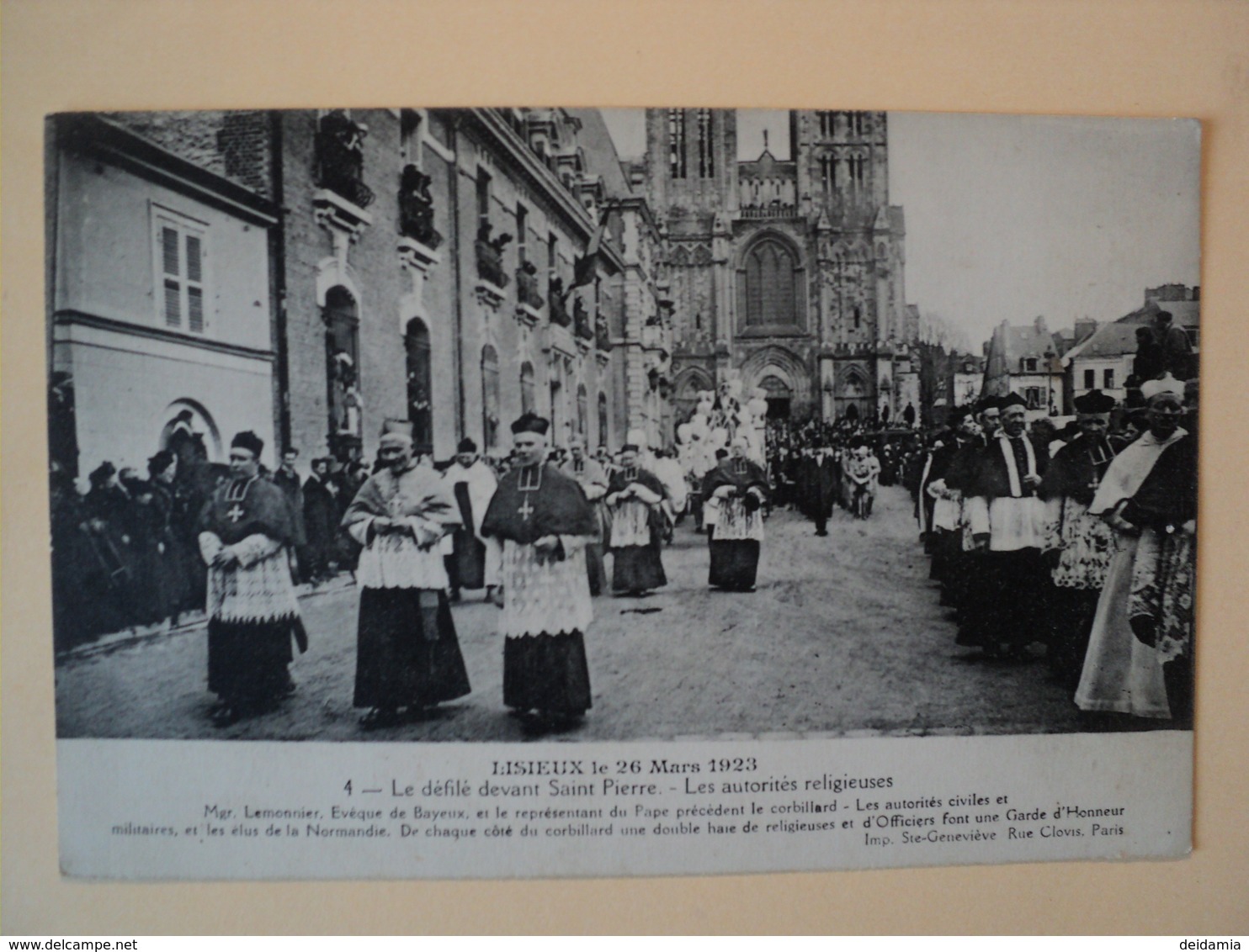 CPA LISIEUX. 1923. LE DEFILE DEVANT SAINT PIERRE DU 26 MARS 1923. BELLE ANIMATION - Lisieux