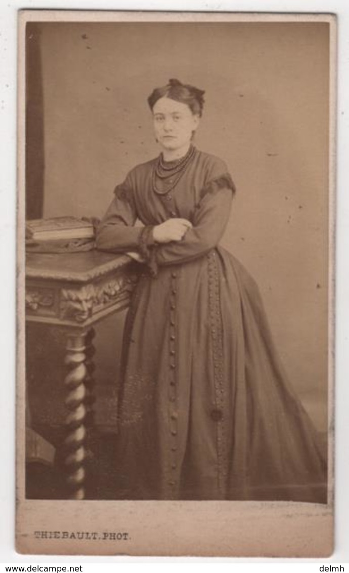 CDV Photo Originale XIXème Femme Par Thiebault Cdv 2427 - Anciennes (Av. 1900)