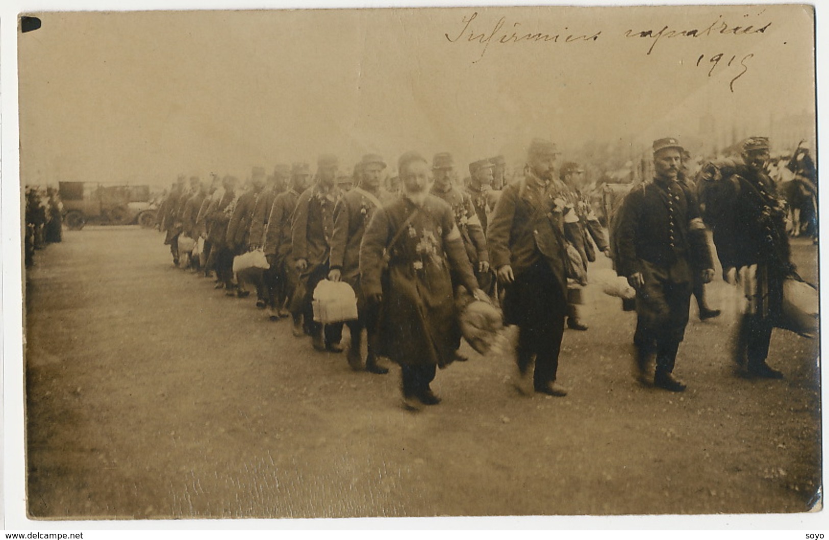 Real Photo Infirmiers Rapatriés 1915 Croix Rouge . Red Cross . Male Nurses WWI Cliché Farges Lyon - Croix-Rouge