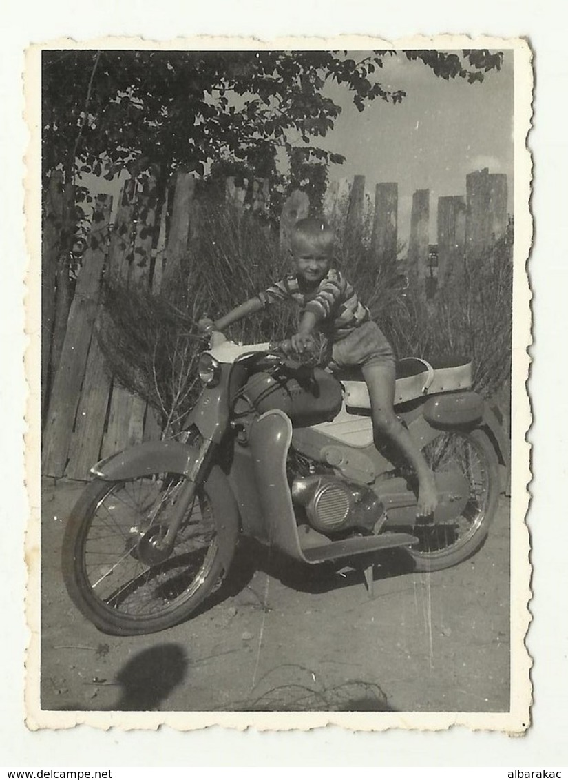 KID On Old Motorbike Motorcycle - Motos