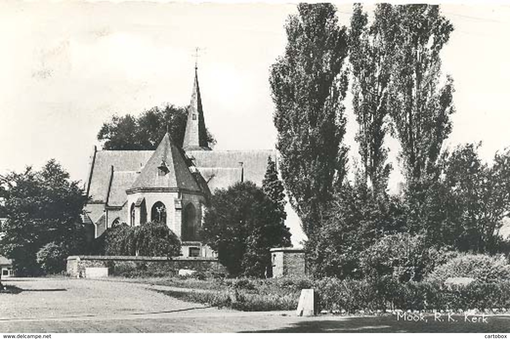 Mook, RK Kerk   (glansfotokaart) (met Stempel Gouden Vierdaagse Nijmegen) 2 X Scan - Andere & Zonder Classificatie