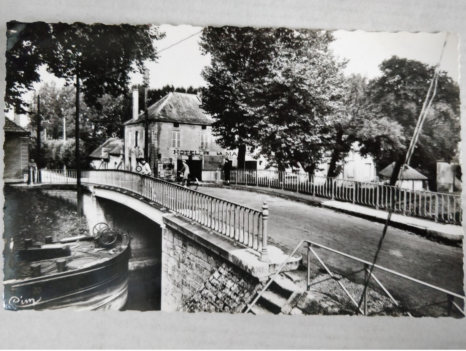 Palinges. Le Pont Et L'Hôtel De La Marine. Animée, Péniche - Other & Unclassified