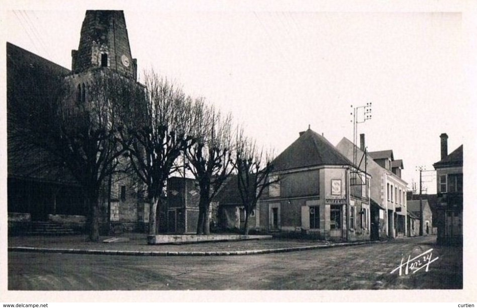 SAINT HIPPOLYTE . 37 . Place De L'église . Coiffeur . Pub Singer . 1950. - Autres & Non Classés