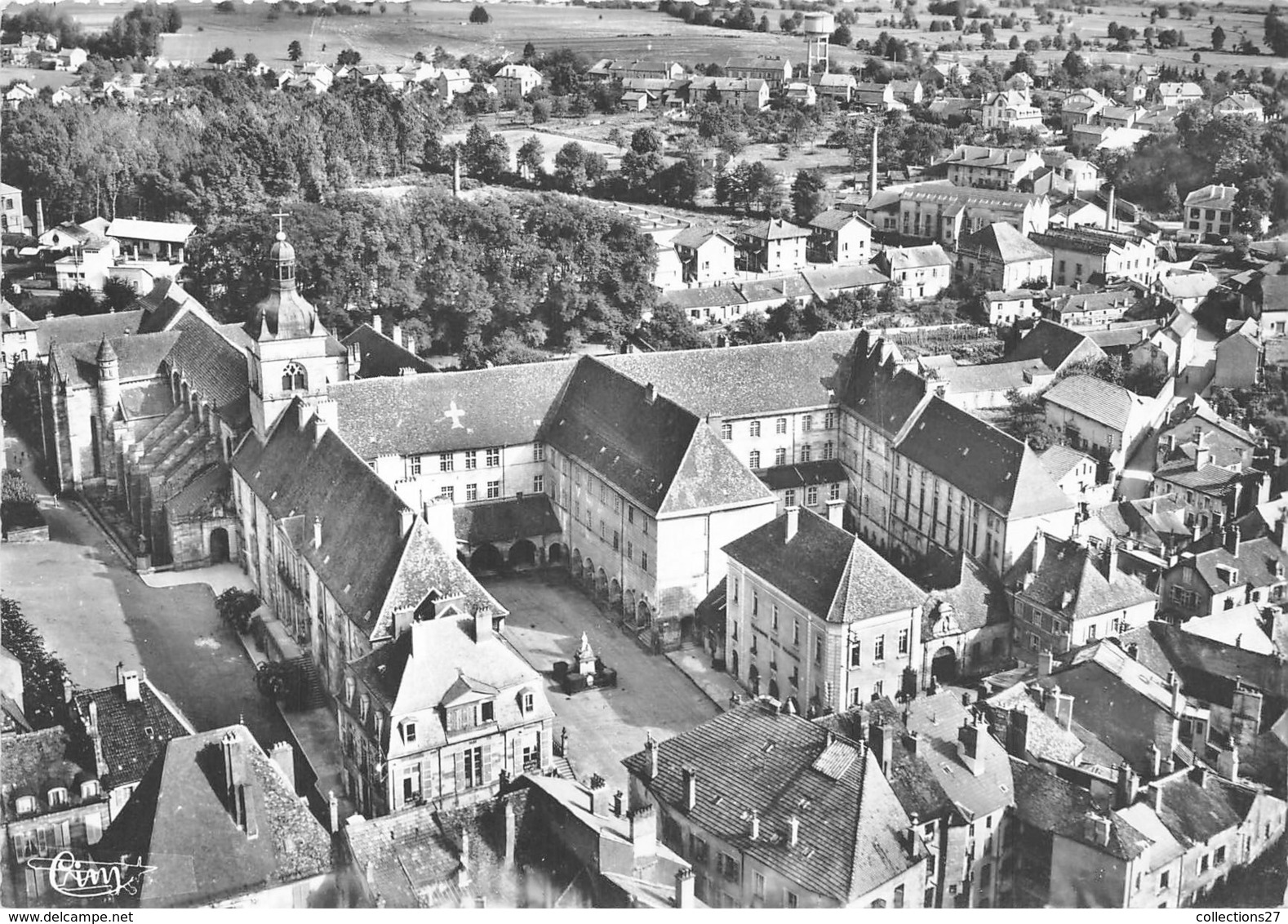 70-LUXEUIL-LES-BIANS- BASILIQUE ST-PIERRE , LES CLOITRES ET L'HÔTEL DE VILLE - Luxeuil Les Bains