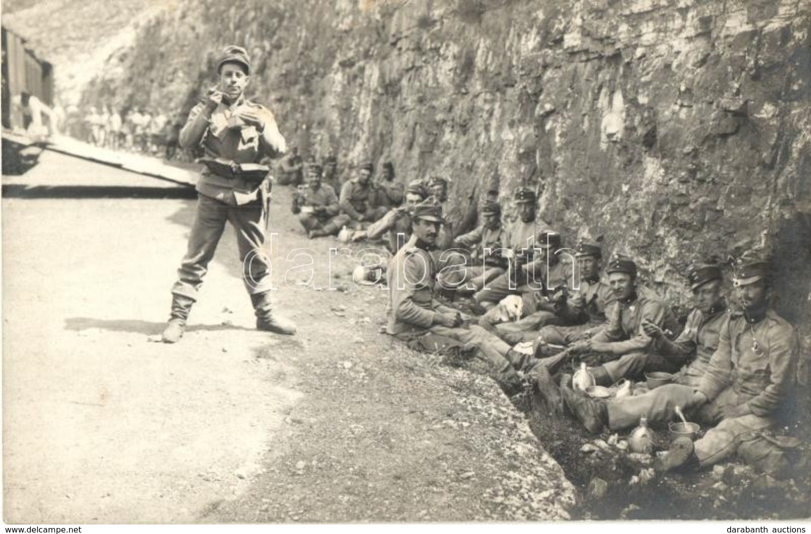 ** T2 1918 5/7. Utász Század Kosztol / WWI K.u.k. 5/7. Pionierkompagnie, Soldiers Eating. Photo - Non Classificati