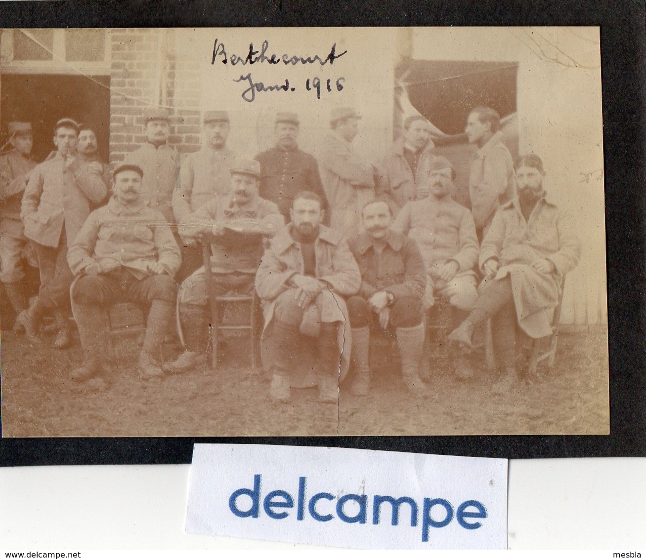 MILITARIA  -  Photo Ancienne -  Groupe De Soldats à BERTHECOURT  En Janvier 1916 - Guerre, Militaire