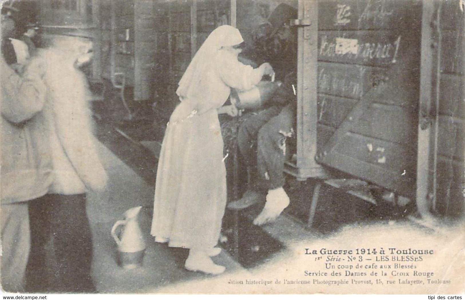 31 - La Guerre 1914 à Toulouse - Les Blessés, Un Coup De Café Aux Blessés, Service Des Dames De La Croix Rouge (ww1) - Toulouse