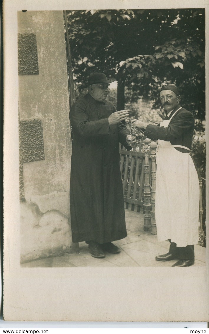 13350  Hte Savoie - ANNECY Le VIEUX  :  Mr Le Curé D'Annecy Le Vieux Et Son Bedeau -   Photo. Ad. Pariot  Cp Photo - Annecy-le-Vieux