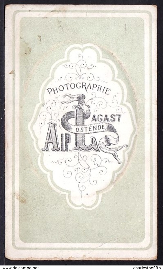 VIEILLE PHOTO CDV - ENFANT AVEC CROIX -- PHOTO LAGAST OSTENDE - Oud (voor 1900)