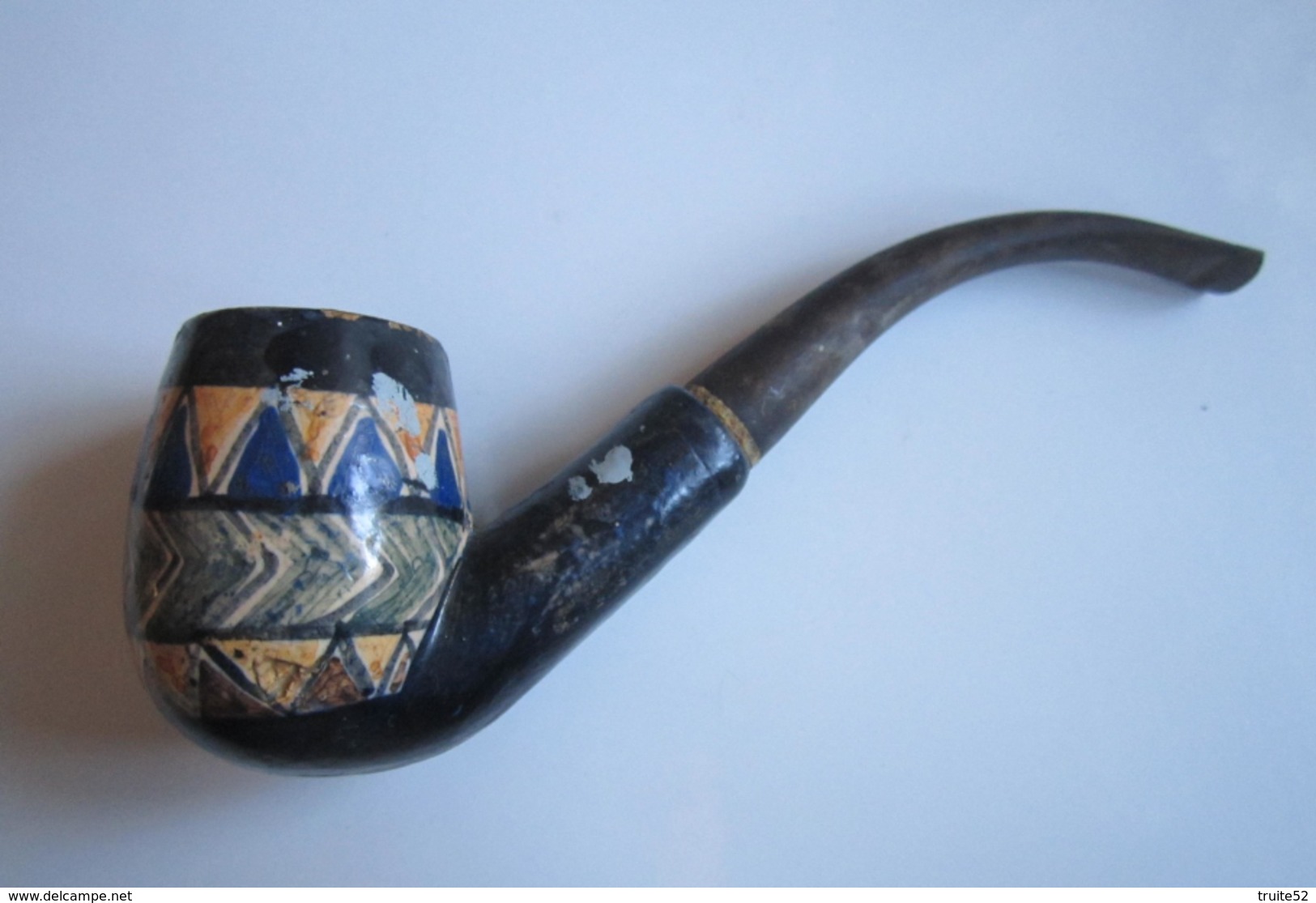 PIPE Avec Motifs En Porcelaine ? Poids De La Pipe 83 Grammes - Pijpen In Klei En Porselein