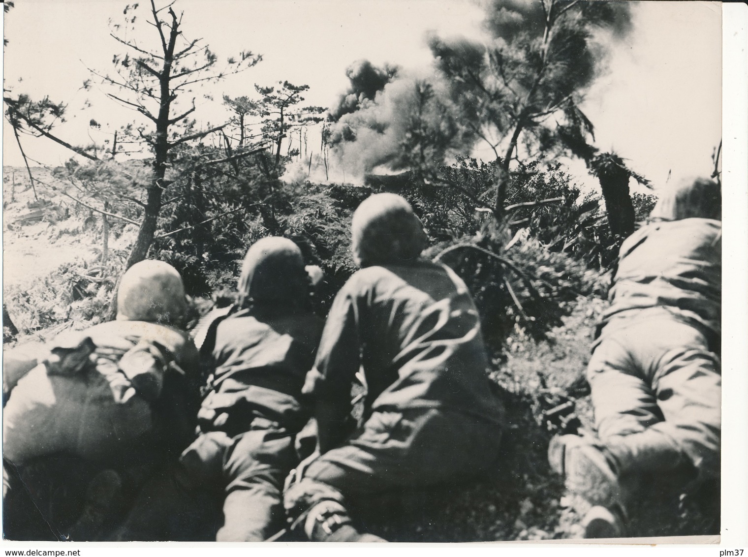 Photo De Presse U.S. Authority, 18 X 24 Cm - Bataille D'Okinawa, WW2 - Célébrités