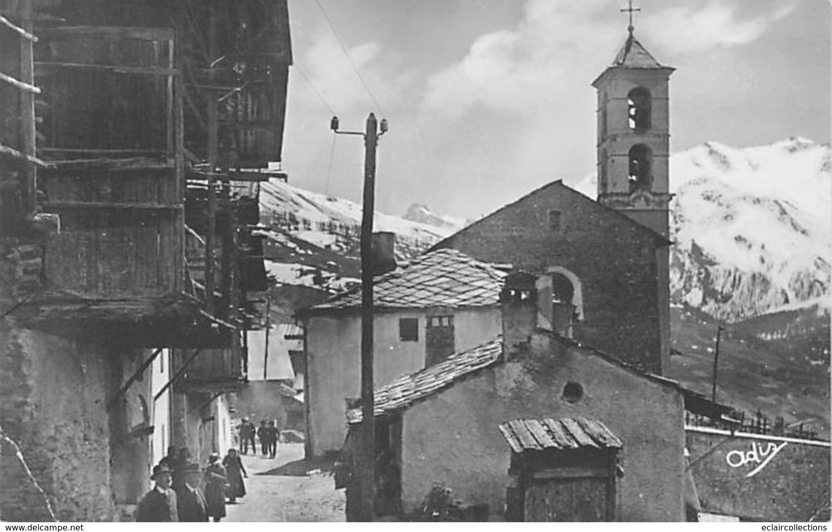 Saint Veran         05        Eglise Et Rue Centrale    Année 50/60      (voir Scan) - Autres & Non Classés