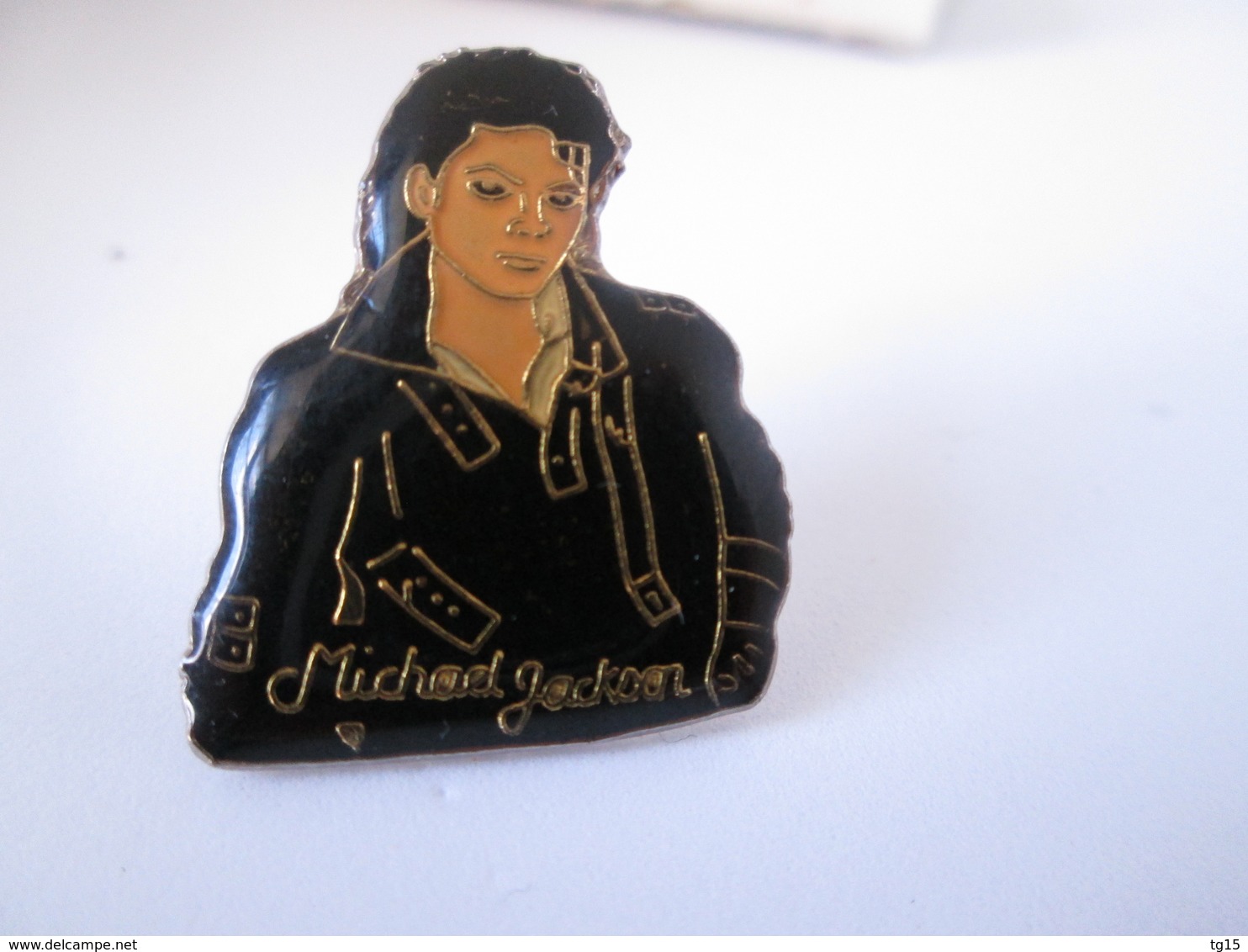 PIN'S    MICHAEL  JACKSON - Personnes Célèbres