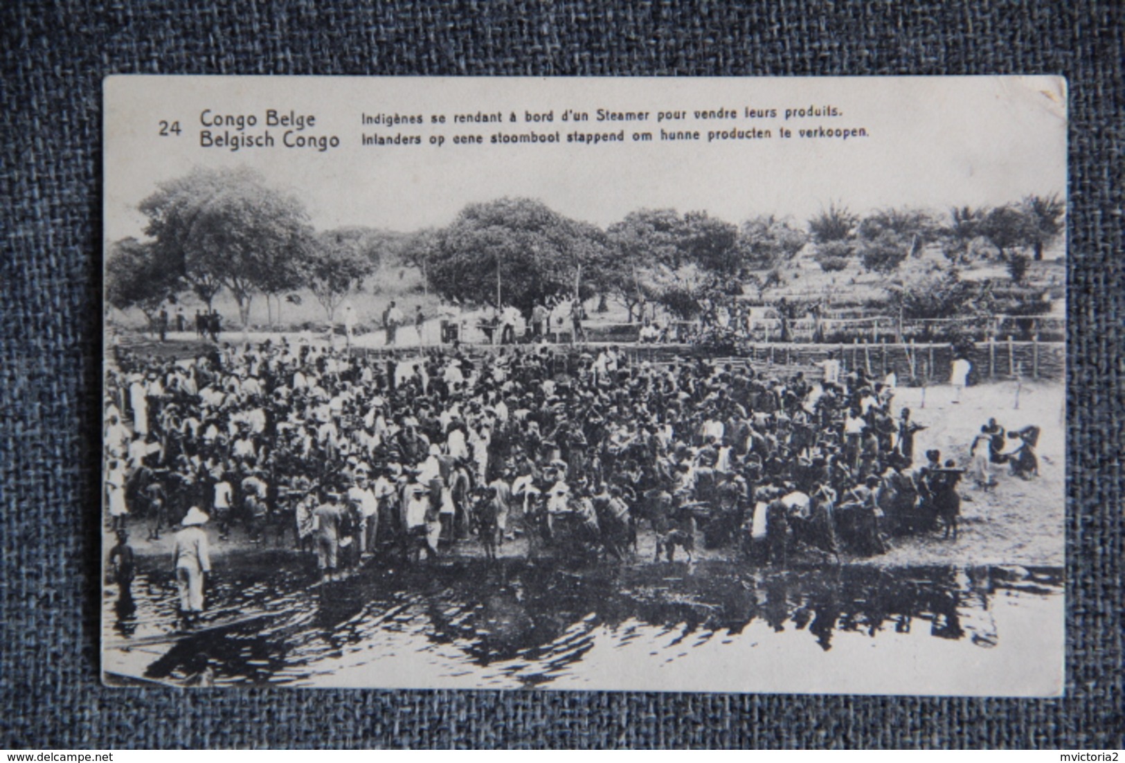 CONGO BELGE - Indigènes Se Rendant à Bord D'un Steamer Pour Vendre Leurs Produits. - Congo Belge