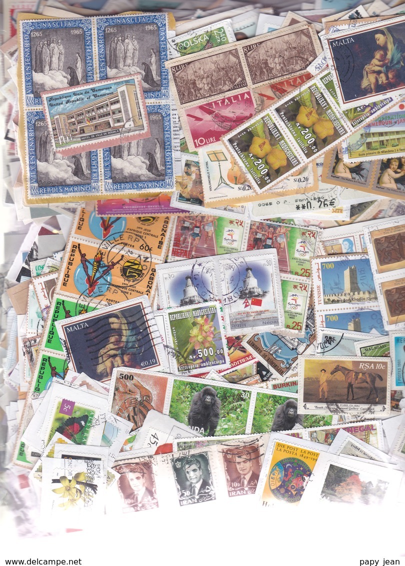 1 Kg TIMBRES MONDE - Petits Et Grands Formats-  Sur Fragments - En Provenance Des Missions - Vrac (min 1000 Timbres)