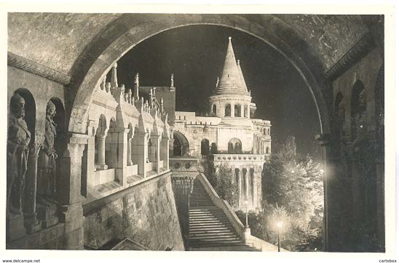 Hongarije, Budapest,  A Kivilagitott Halaszbastva   (Real Photo Postcard) - Hongarije