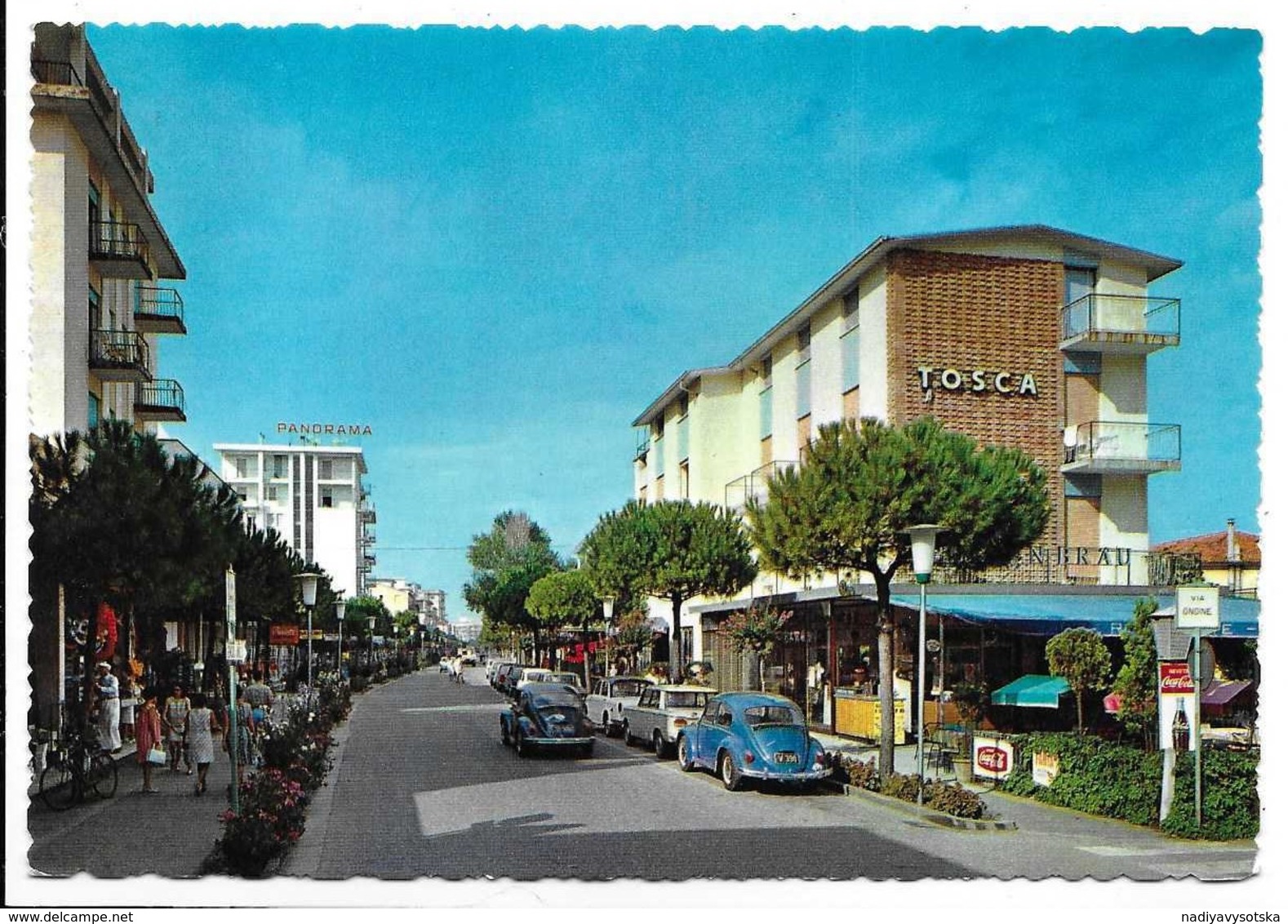 Lido Di Jesolo (Venezia). Via Bafile. Insegna Birra Lowenbrau (a Destra), Coca Cola, Fanta...... Auto, Car, Voitures. - Venezia