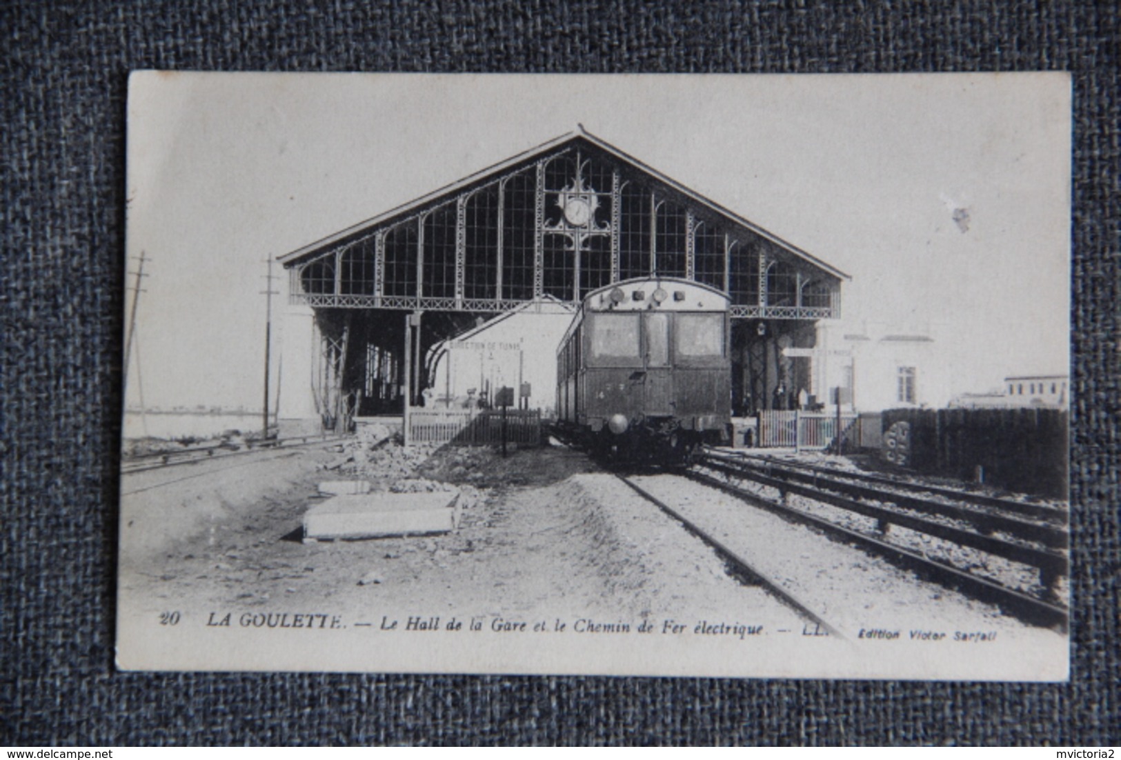 TUNISIE , LA GOULETTE : Le Hall De La Gare Et Le Chemin De Fer Electrique - Tunisia