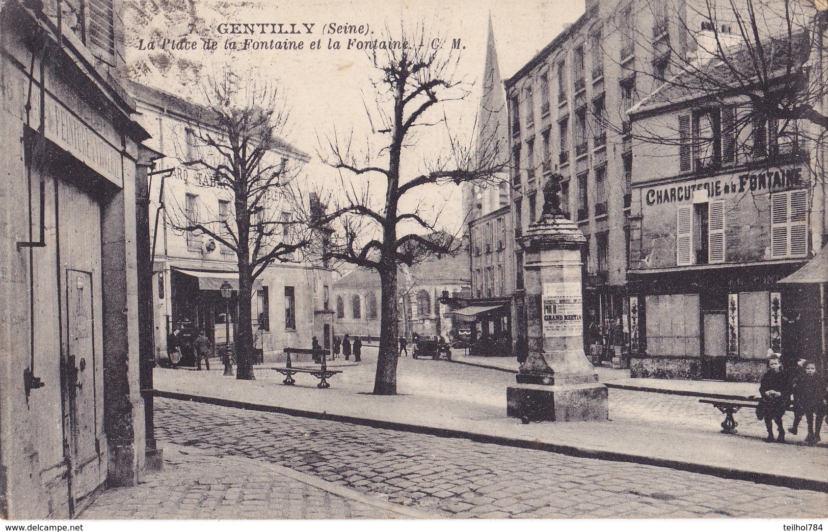 GENTILLY  LA PLACE DE LA FONTAINE ET LA FONTAINE - Gentilly