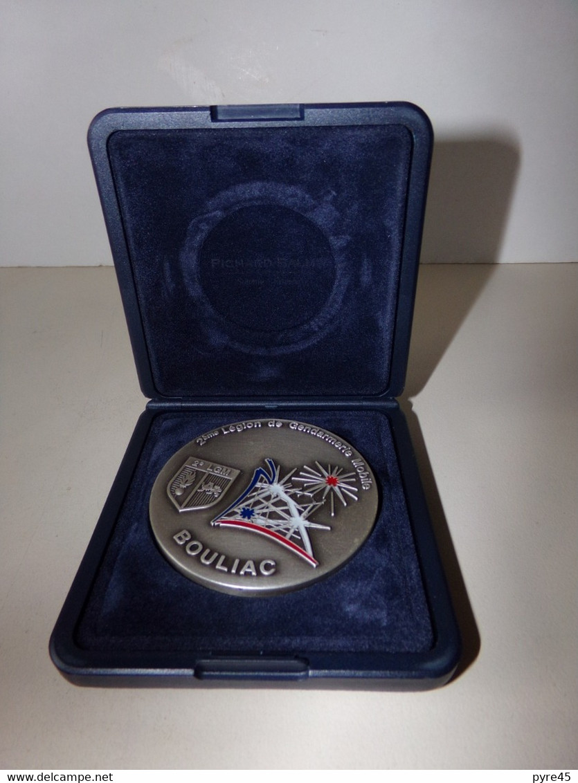 Medaille En Bronze 2 ° Legion De Gendarmerie Mobile Bouliac Dia 6,5 Cm 157 Gr Avec Sa Boite - Police & Gendarmerie