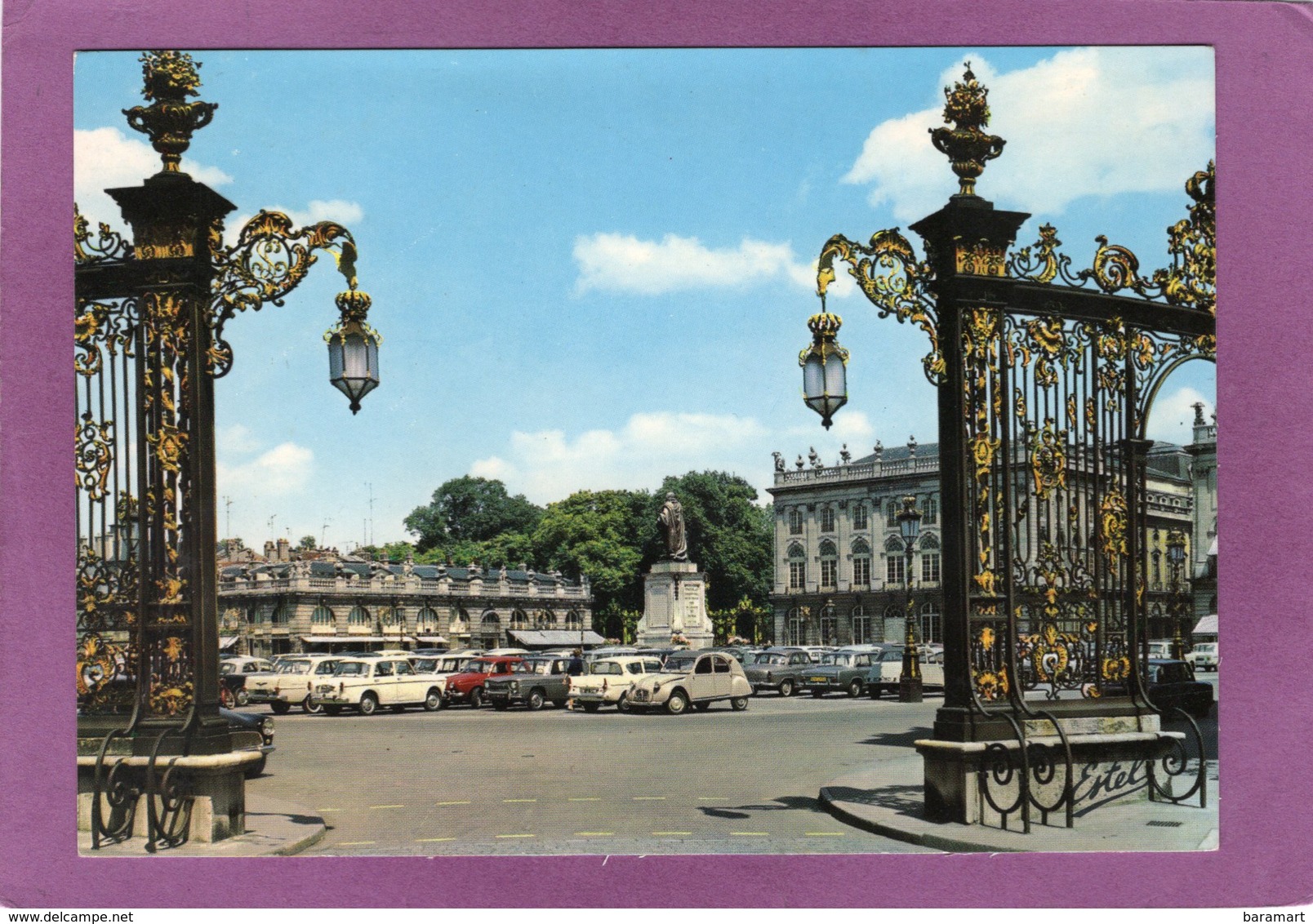 54 NANCY Place Stanislas Au Centre Stanislas Leczinsky Bronze De Jacquot Autombiles Citroën 2cv Ford Anglia Renault 8 - Nancy