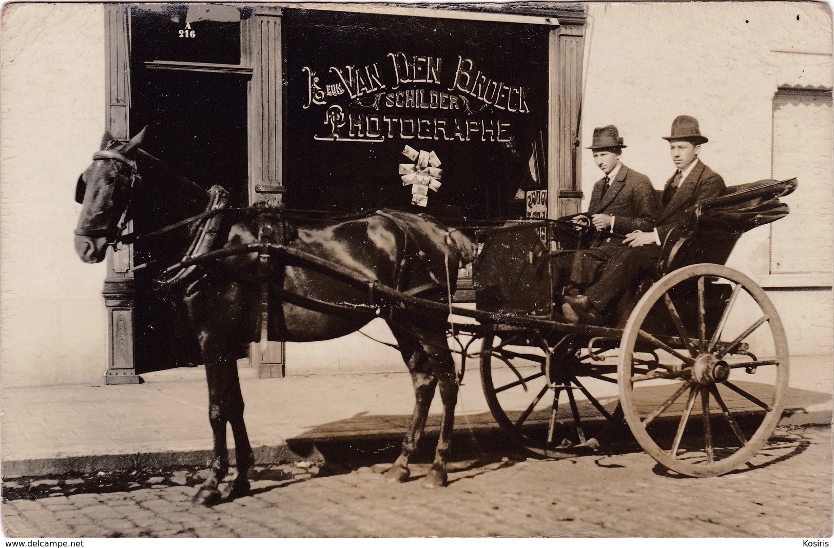 Fotokaart, Heist Op Den Berg, Paard En Wagen Voor De Winkel Van Fotograaf Leon Van Den Broeck. Foto Van De Broeck. - Heist-op-den-Berg